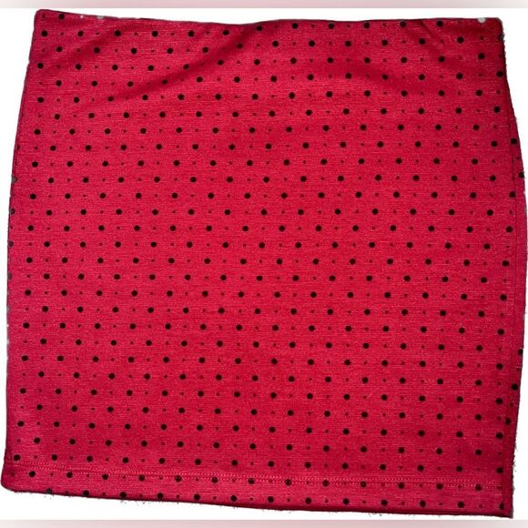 Size Small GUESS Red w/ Black Polkadot Pull on Stretch Mini Skirt Like New! - Picture 2 of 2